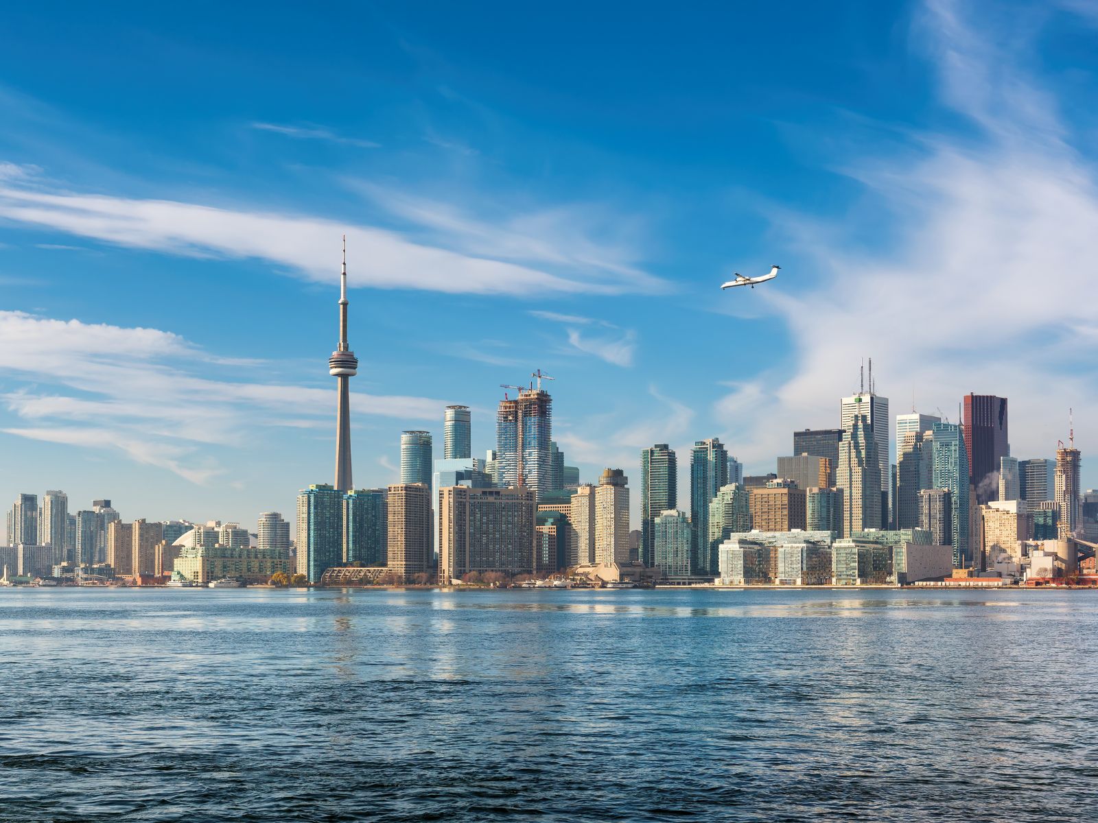 Toronto skyline showcasing iconic landmarks for English learners